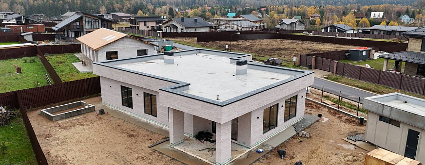 Завершено строительство дома в стиле хай-тек в поселке Green Forest Club